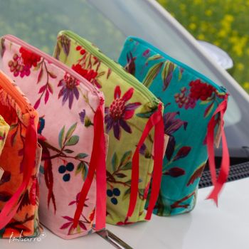 Pouch Paradise Apple